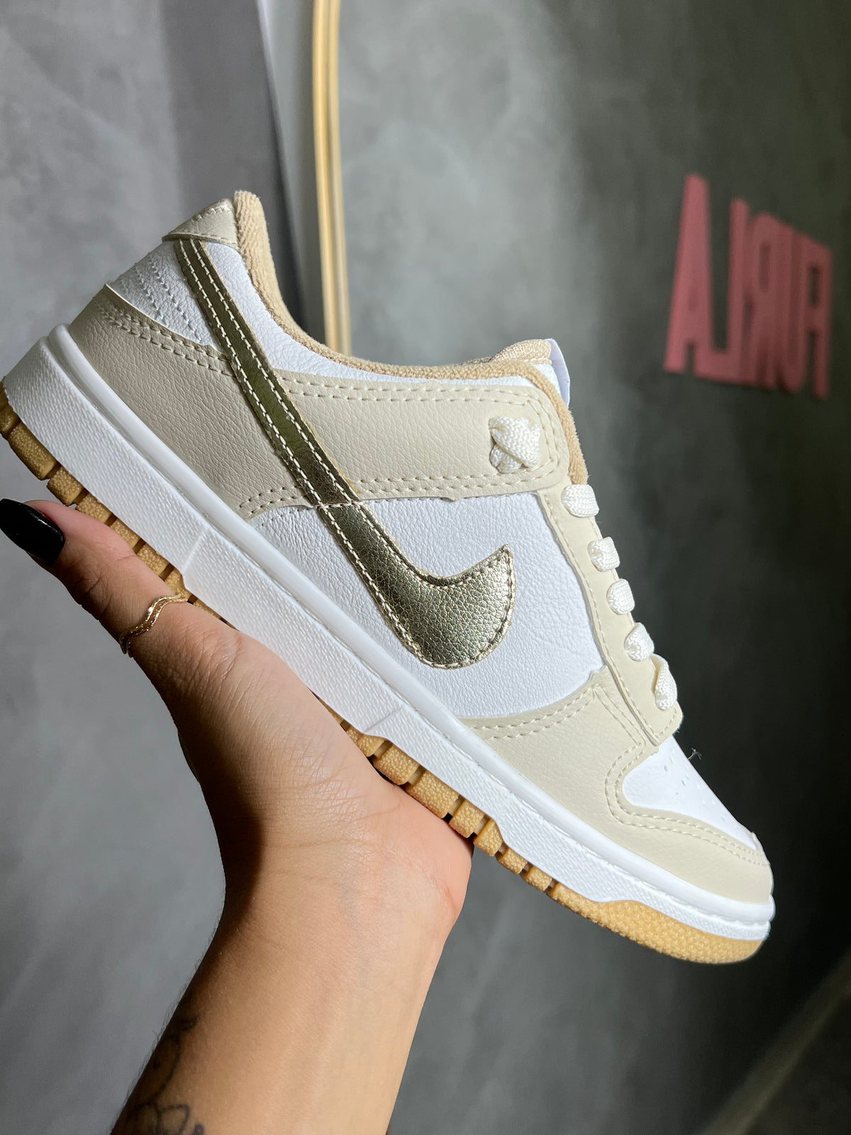 Tênis Dunk Low Dourado